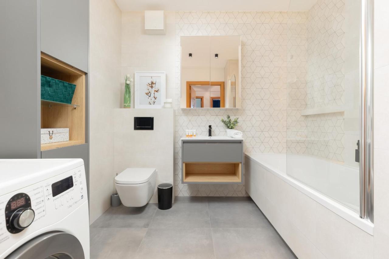 Beautiful & Spacious Warsaw Apartment By Noclegi Renters ภายนอก รูปภาพ